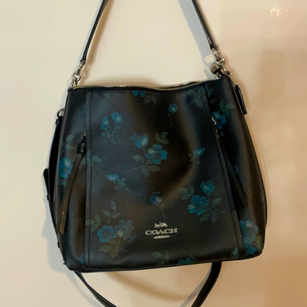 - Beautiful crossbody/shoulder bag.Floral print! Please read the description